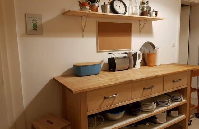 65m2 ideal for rent up to max. 6 months, right next to the U6 underground line