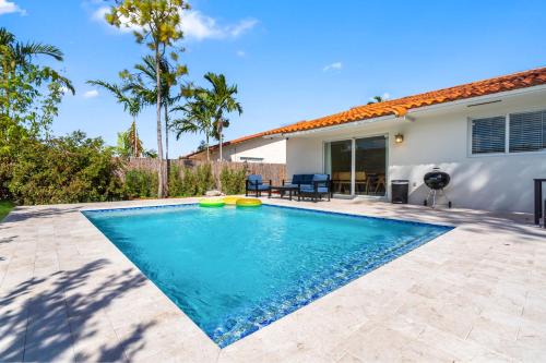 6BR 3BA Heated Pool Miami Vacation