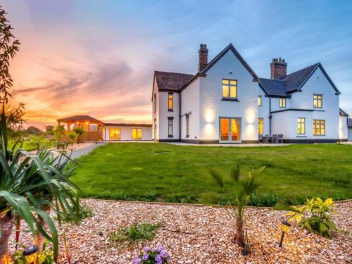 7 Bed in Whitchurch 95835