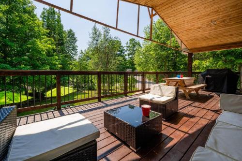 7-bed W Starlink , V-ball Near Beach!