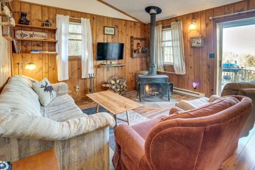 7 Mi to Main Street Cabin with Deck in Stanley!