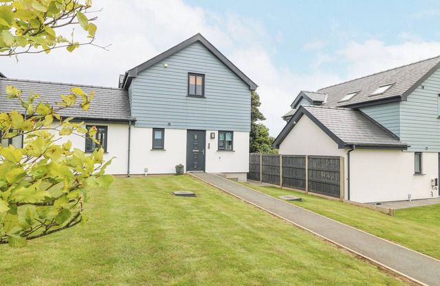 7 PARC DELFRYN, pet friendly, luxury holiday cottage in Benllech