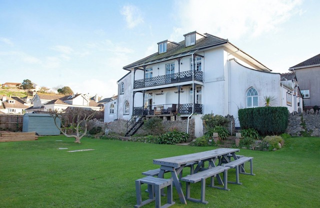 8 bedroom accommodation in Brixham