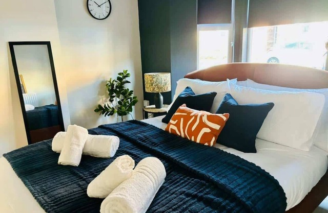 8 Beds, Sleeps up to 11, Gloucester City Centre