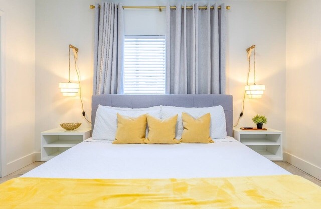 8 Guest,5 minutes to everything in Miami