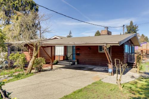 8 Mi to Downtown Seatlle Pet-Friendly Home