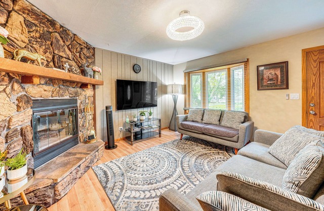 8 Mi to Nature Center: Streamwood Gem w/Yard!