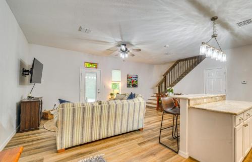 8 Mi to Ocala Quiet Silver Springs Home with Grill!