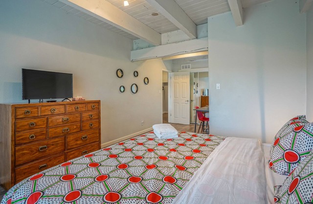 #8 ocho vino · 2bd 1.5ba, King/Queen, 2 TV's - Walk to Old Town