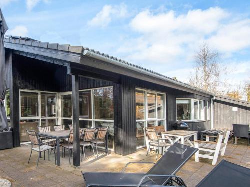 8 person holiday home in Oksbøl-By Traum