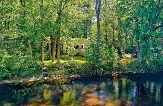 80' of direct waterfrontage on the Crooked River