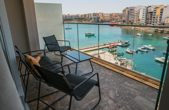 86 Spinola Bay