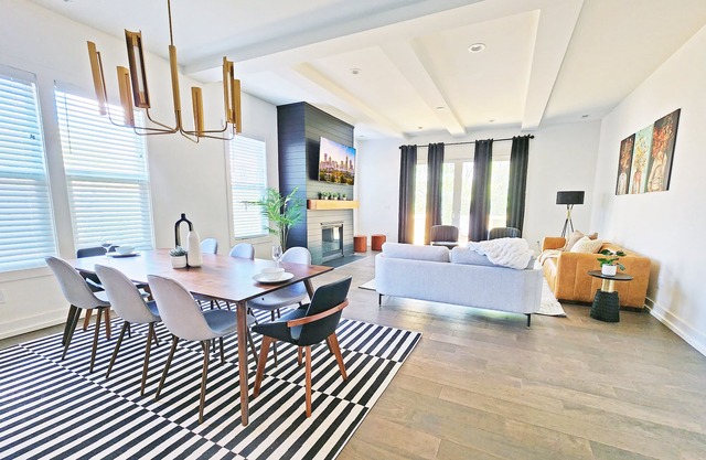 8BR Southend - Walk to Everything - Sleeps 20