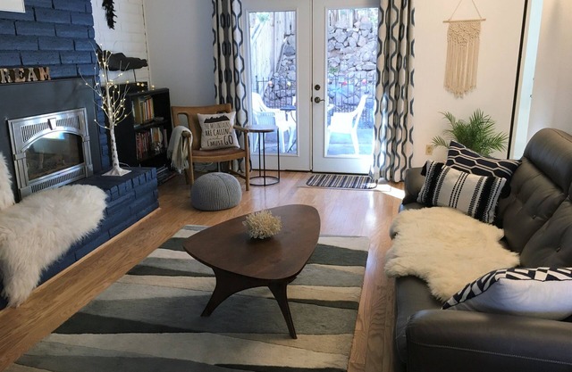 8min to LANL. 2BR townhouse in Los Alamos downtown