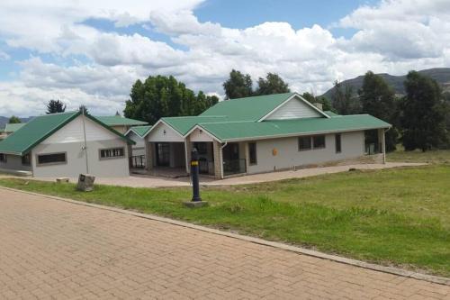 8sIndoor indoor pool4 bedroom villaGreat view and backup power