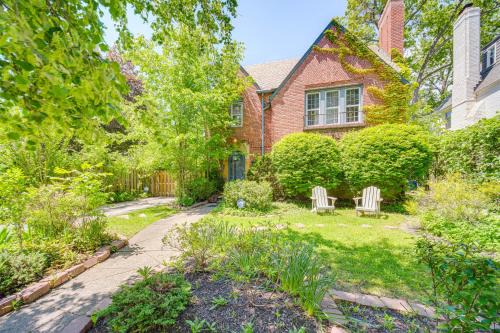 9 Mi to Cleveland Home Near Hospitals and Colleges