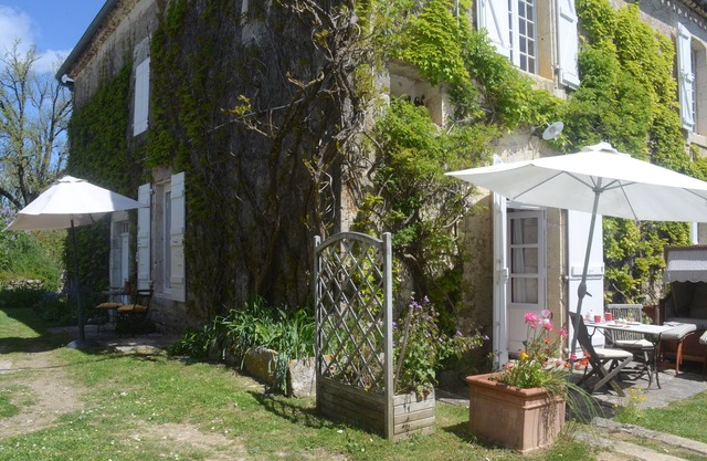 90m2 first floor appt in historic estate