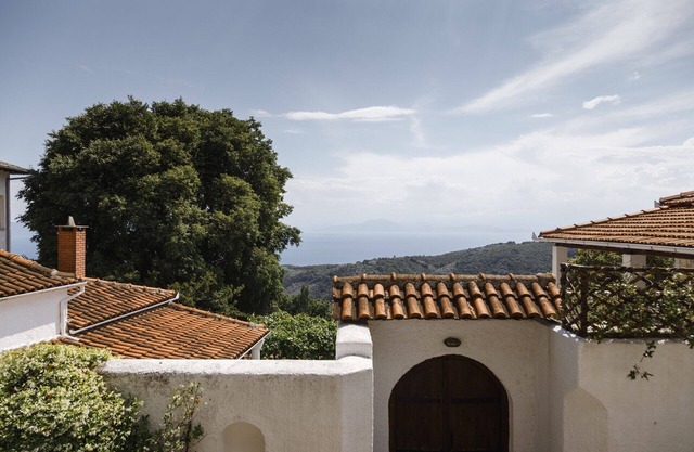 A beautiful two building villa with an extraordinary view to the sea!