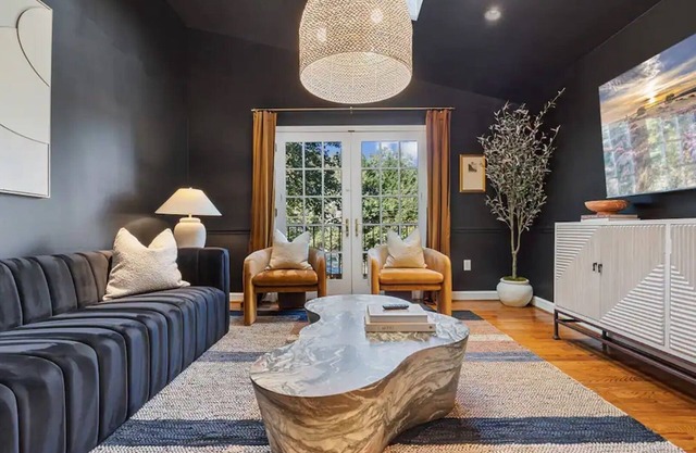 A Bold and Relaxing Old Town Xcape