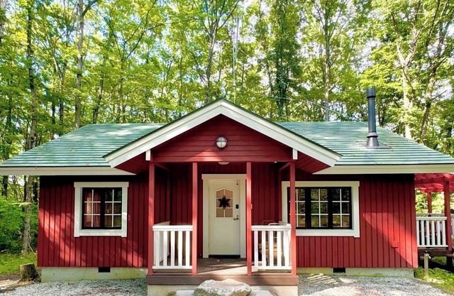 A bright red Finnish house at the foot of Mount As/Agatsuma-gun Gunma