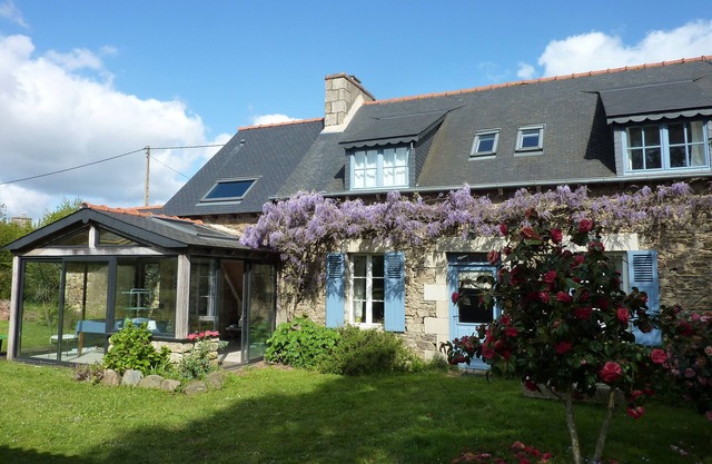 A charming house near the Palus beach in the heart of the hamlet of Keregal