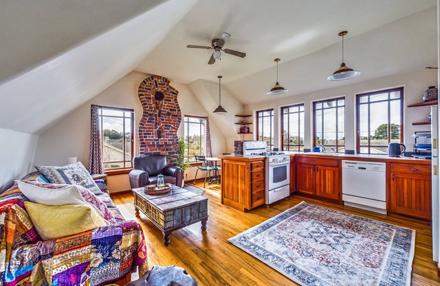 A combo of the 2nd and 3rd floors of SkyDeck House, dog/pet friendly!