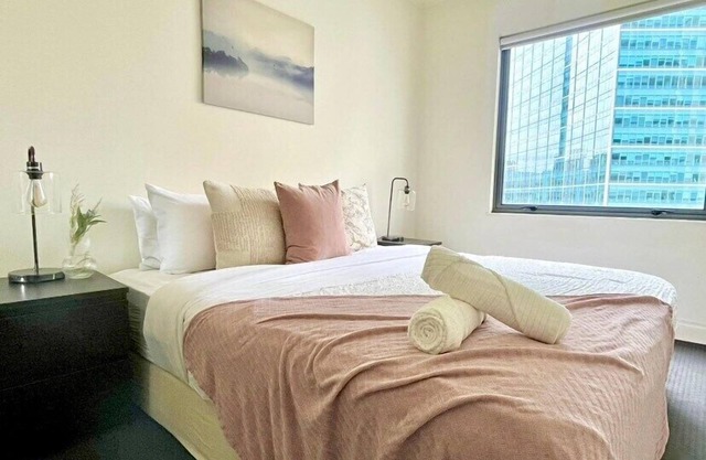 A Cozy 2B2B Apt Next To Carlton Garden W/Parking