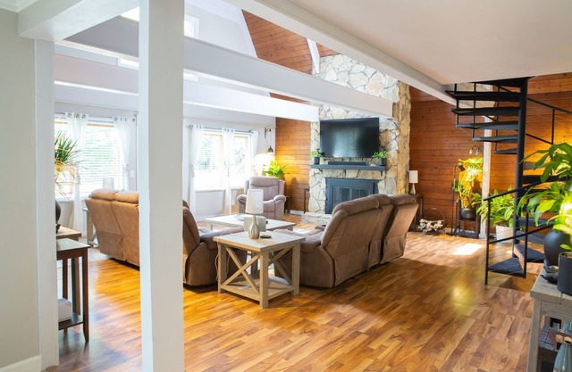 A-Frame Arbor One Block From The Beach-Four Beds and Four Bathrooms!