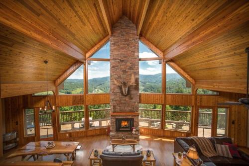 A-frame, Grand Views, Hot Tub, Mins To Boone & Asu