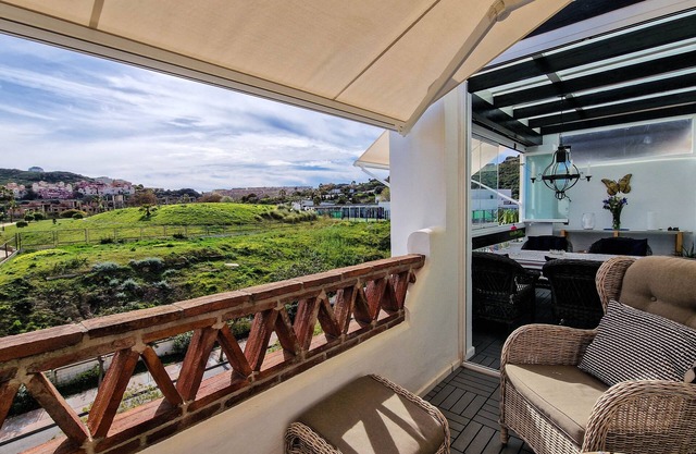 A gorgeous penthouse apartment! Free golf clubs! A 10-minute walk to the beach!