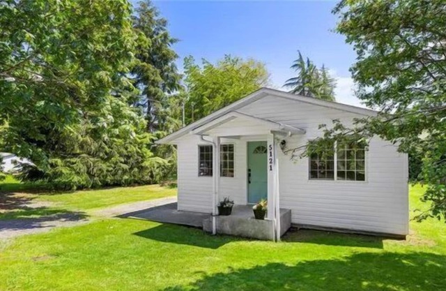 A Hidden Gem w/ Mountain Views & Private Garden!