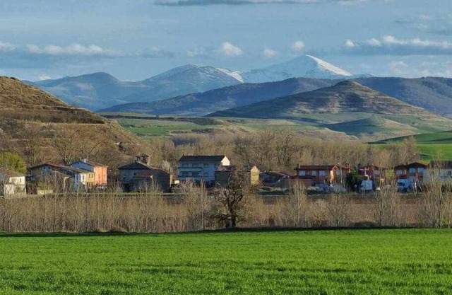 A house with a garden and beautiful views in La Rioja