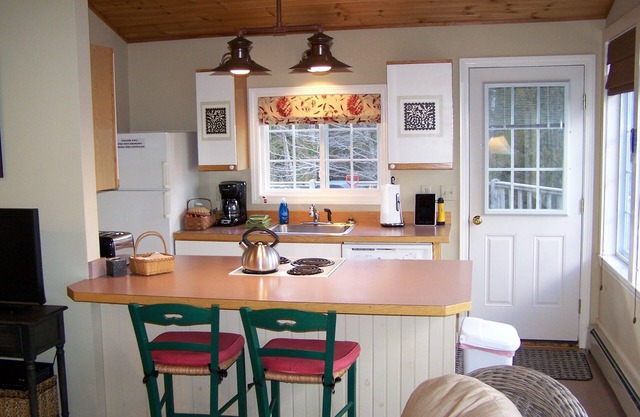 A Little Hideaway at the Edge of the Woods. Off Season Rates Kick in 11/1