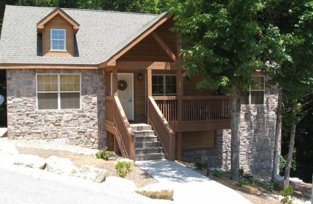 A Luxury Cabin in a Gated Golf Community