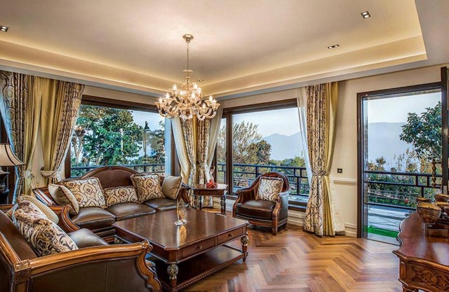 A Majestic Luxurious Rajasi Villa Overlooking The Ganges and Rishikesh Valley