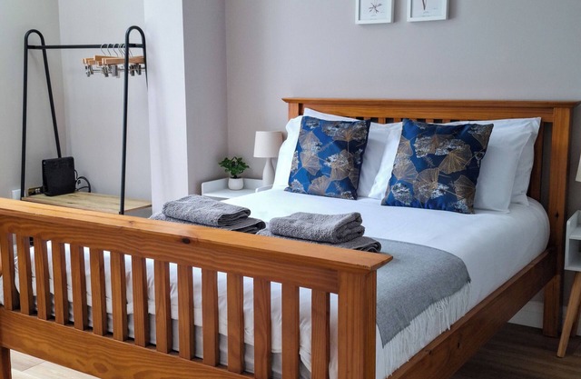 A new 3-bed flat with en-suite near Heathrow