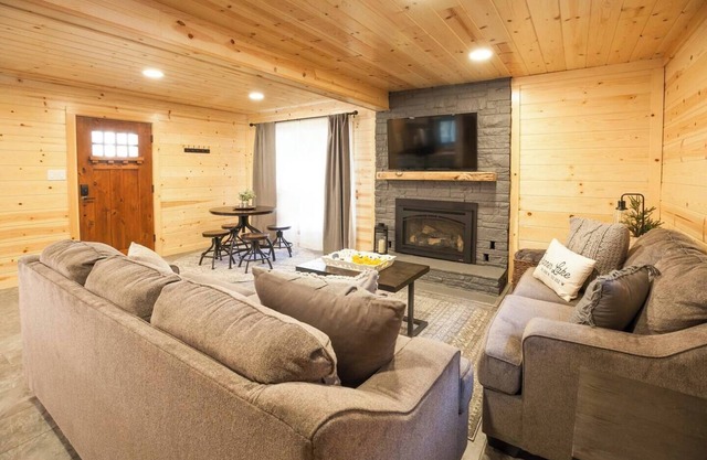 A Peek of Donner Lake | Charming Winter Retreat