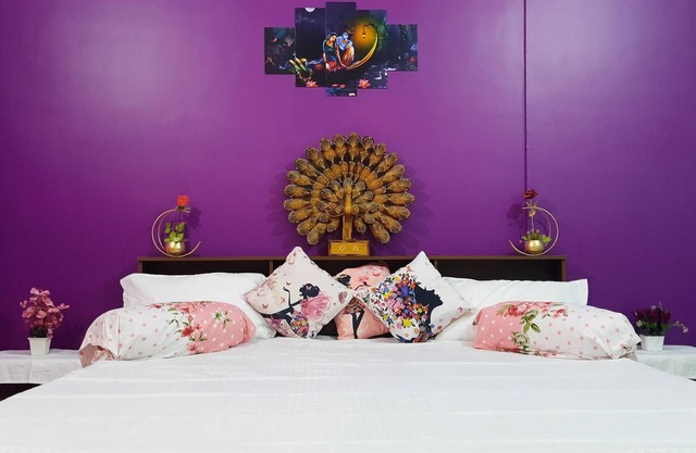 A perfect place to relax in this calm and serene 1 BHK hill view homestay.