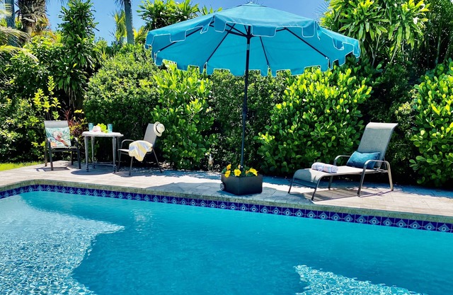 A Relaxing Oasis w/private heated salt water pool! Close to the Intracoastal.