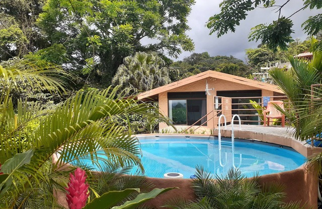 A Romantic Hidden Jungle Gem just for Two, Spectacular Views, A/C & Private Pool