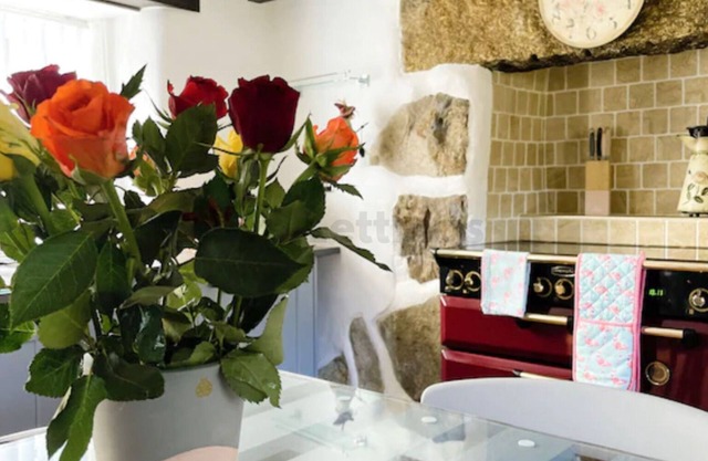 A Tranquil, quirky cottage with large garden - perfect for families