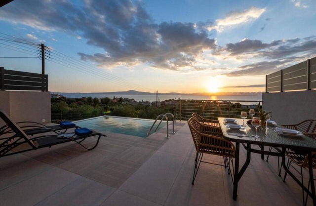 A V Luxury Apartments with Private Pools