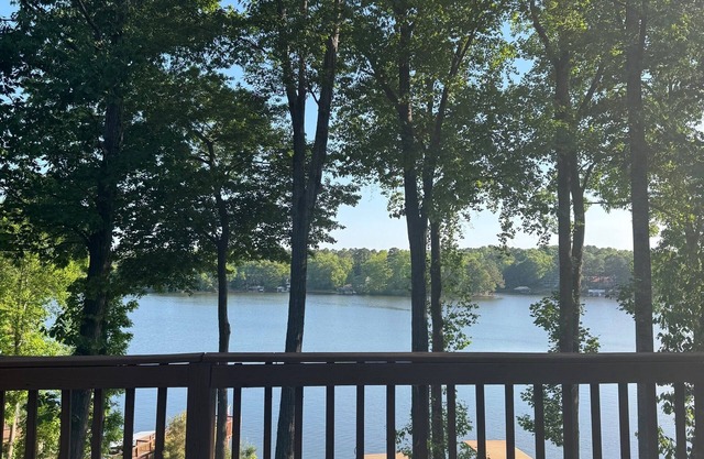 A Ward Winning ViewsnFabulous 5-bedroom house on Lake Gaston - Great Creek
