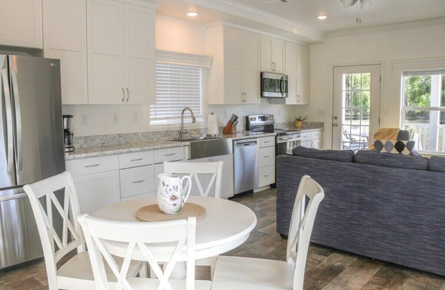A wonderful 2 bedroom/2 bath rental (1,000 sq