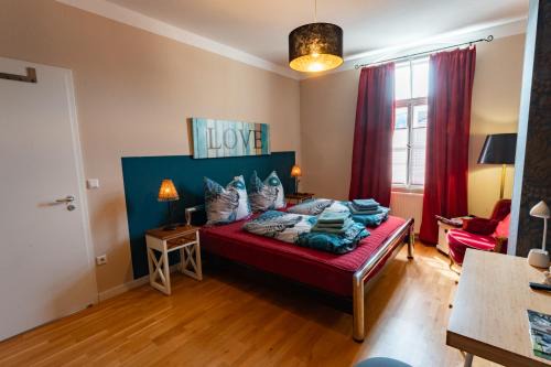 AAB Apartment 80qm mit 2 Schlafzimmern, Self-Check-in mit Wlan und gratis Parkplatz am Haus