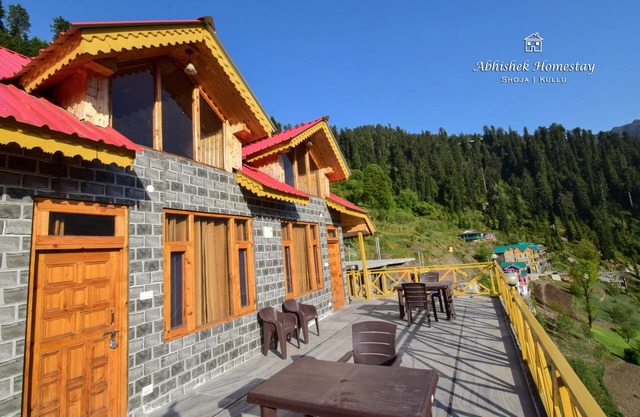 Abhishek Homestay Duplex: Experience Comfort and Scenic Bliss in Shoja
