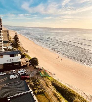 Absolute Beachfront Luxury - Heated Pool - 75 TV