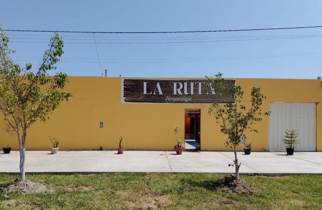 ACCOMMODATION IN PARACAS PERU WITH 7 ROOMS, 7 BATHROOMS, KITCHEN AND POOL