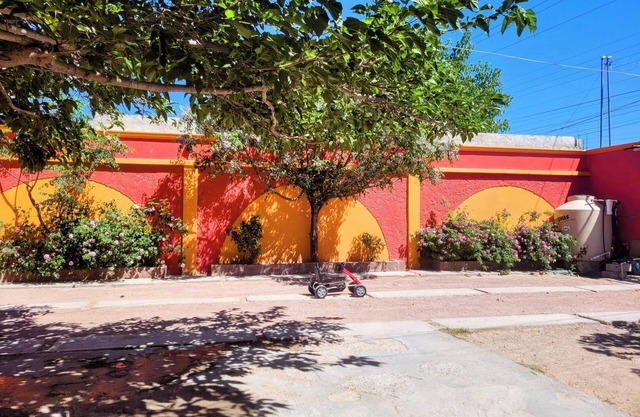 Acogedor estudio en Cd. Juárez con WiFi, AC y estacionamiento cerrado.