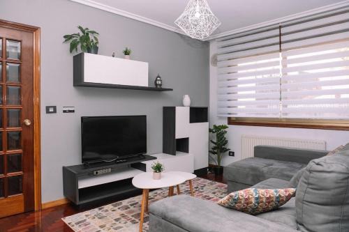 Acogedora y cálida en el centro by CABANA Rentals